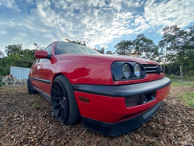 Mastering Luxury Car Bumper Repair: Tools & Skills for Optimal Results