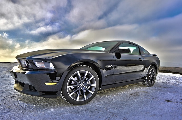 Collision Repair Specialists: Streamlined Insurance Collaboration