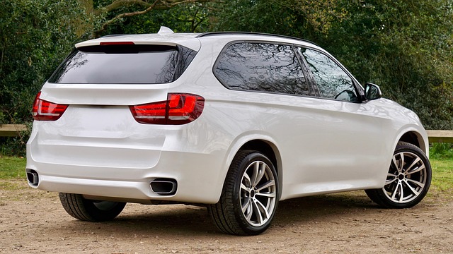 Mastering Paintless Dent Removal: Processes, Benefits, and Confident Scheduling