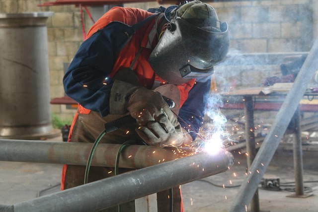 auto-technician-working-640x480-29072176.jpeg