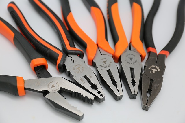 collision-repair-tools-640x480-8937100.jpeg